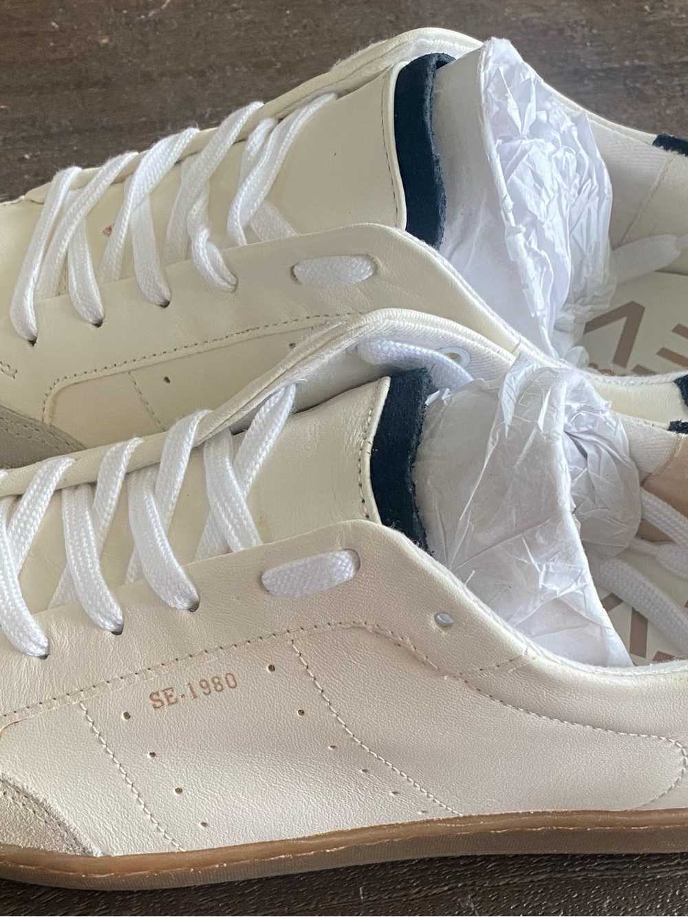 Sam Edelman Women’s Classic White Leather Sneakers with Black Heel Accent Size 9 - Picture 12 of 16